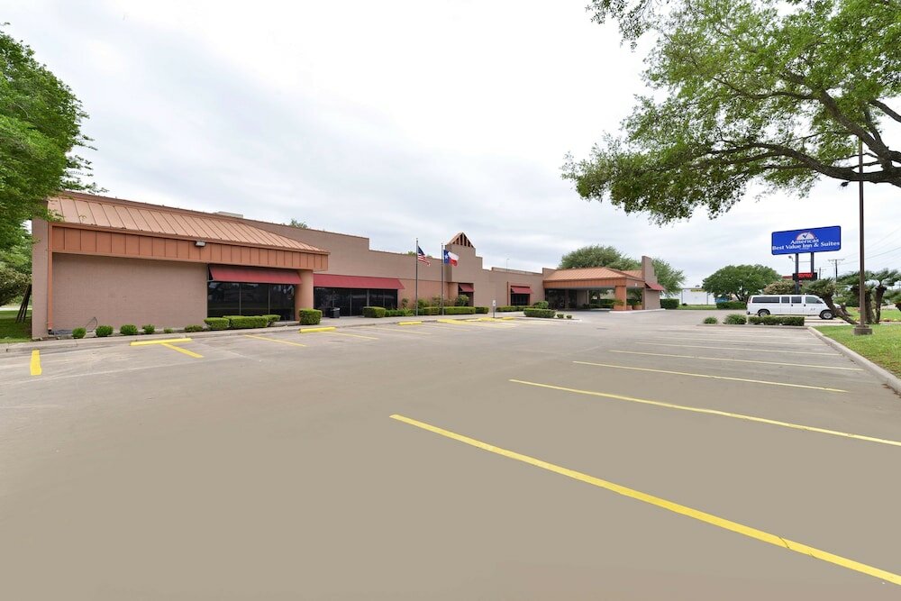 Фото Americas Best Value Inn & Suites Victoria