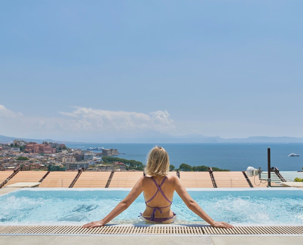 Фото The Britannique Hotel Naples, Curio Collection by Hilton