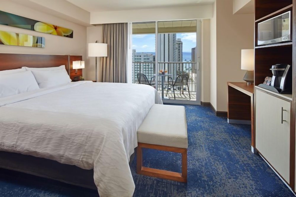 Фото Hilton Garden Inn Waikiki Beach