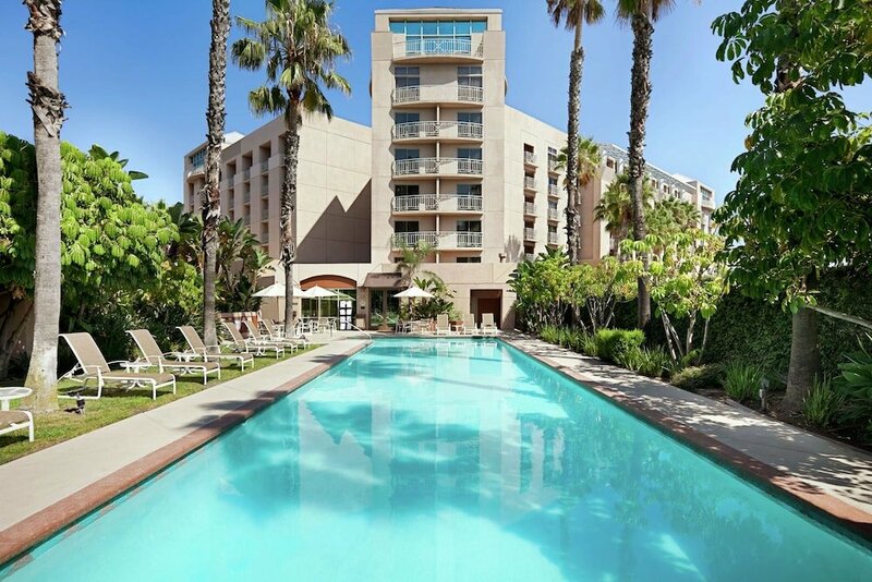 Гостиница Embassy Suites by Hilton Brea North Orange County в Бреа