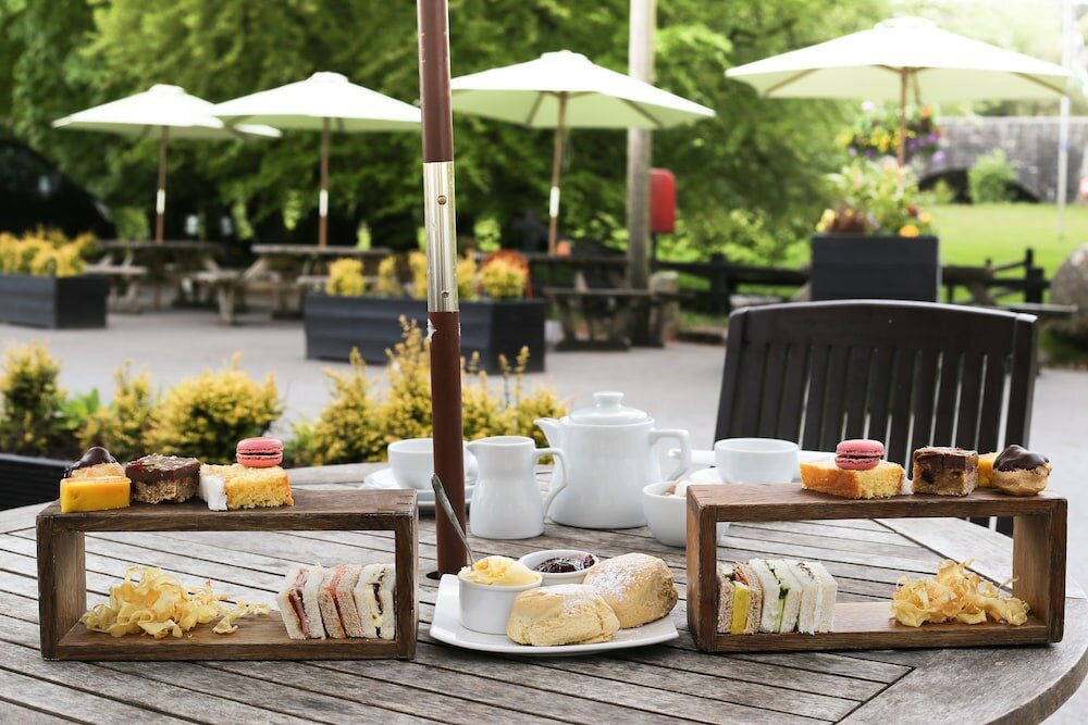 Фото Two Bridges Hotel