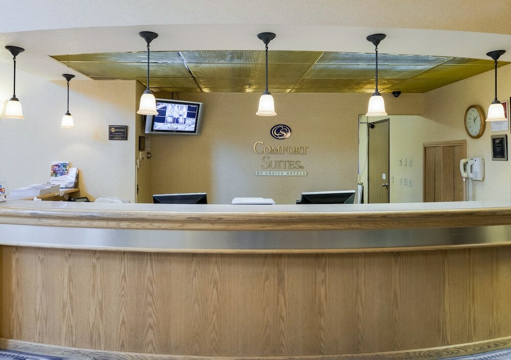 Фото Comfort Suites Portland Airport