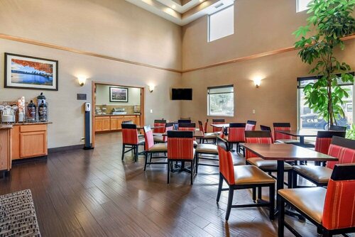 Гостиница Comfort Suites Portland Airport