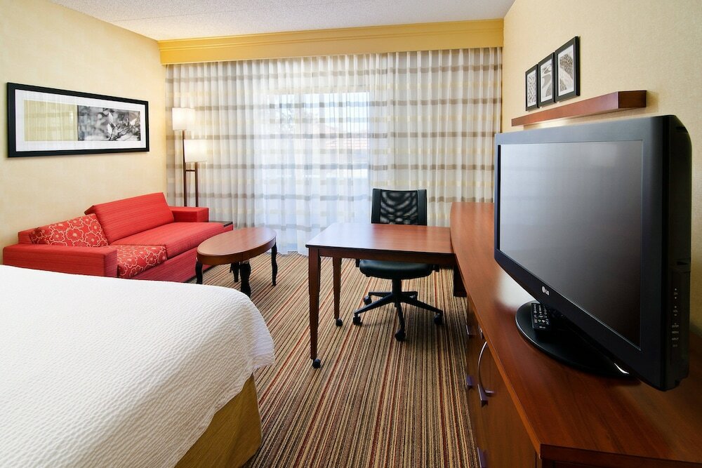 Фото Courtyard by Marriott Albuquerque Airport