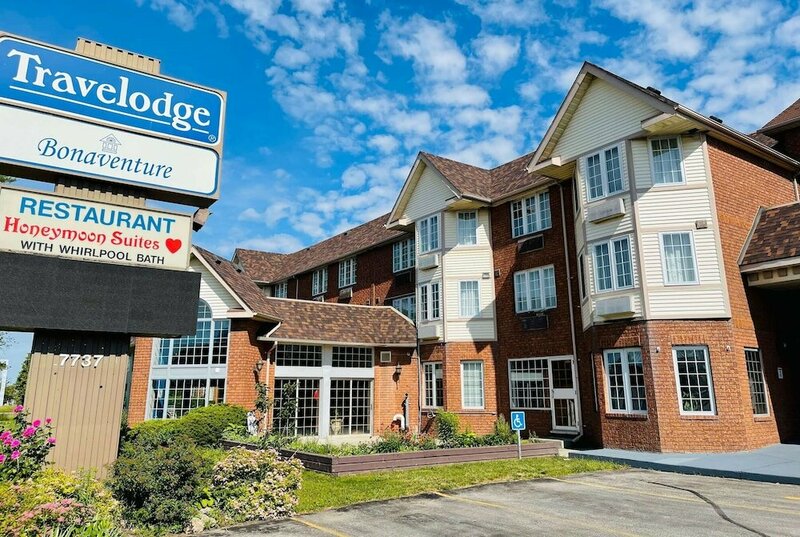 Гостиница Travelodge by Wyndham Niagara Falls Lundys Lane в Ниагара-Фолс