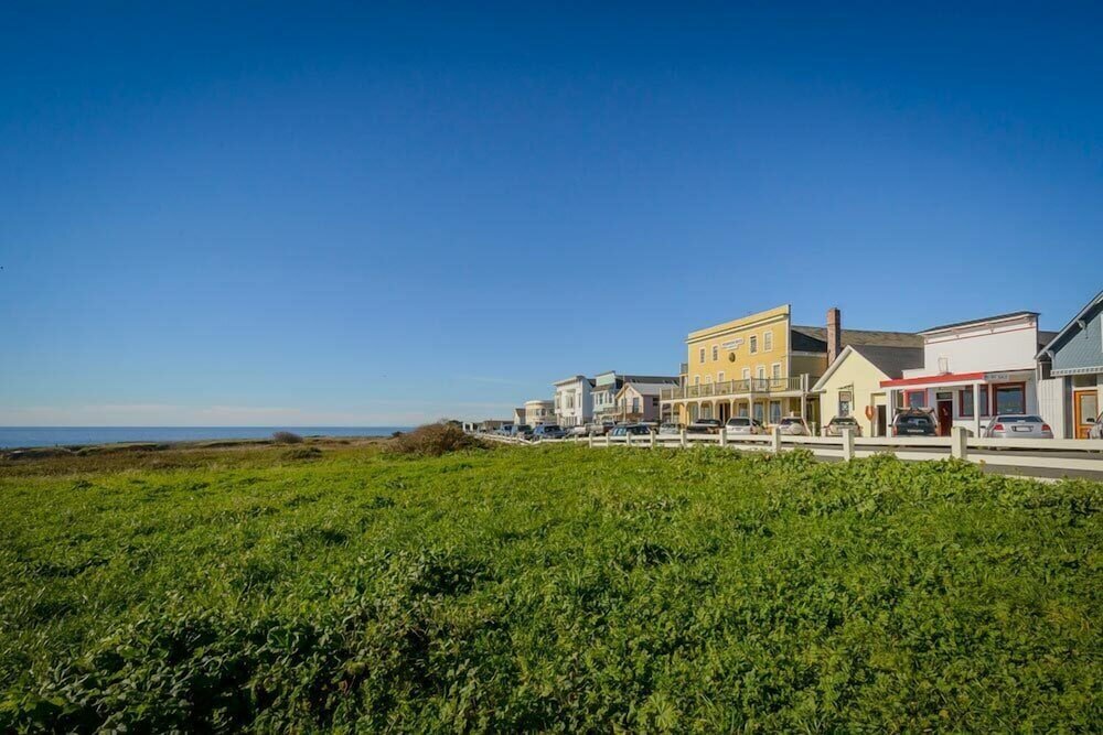 Фото The Mendocino Hotel and Garden Suites