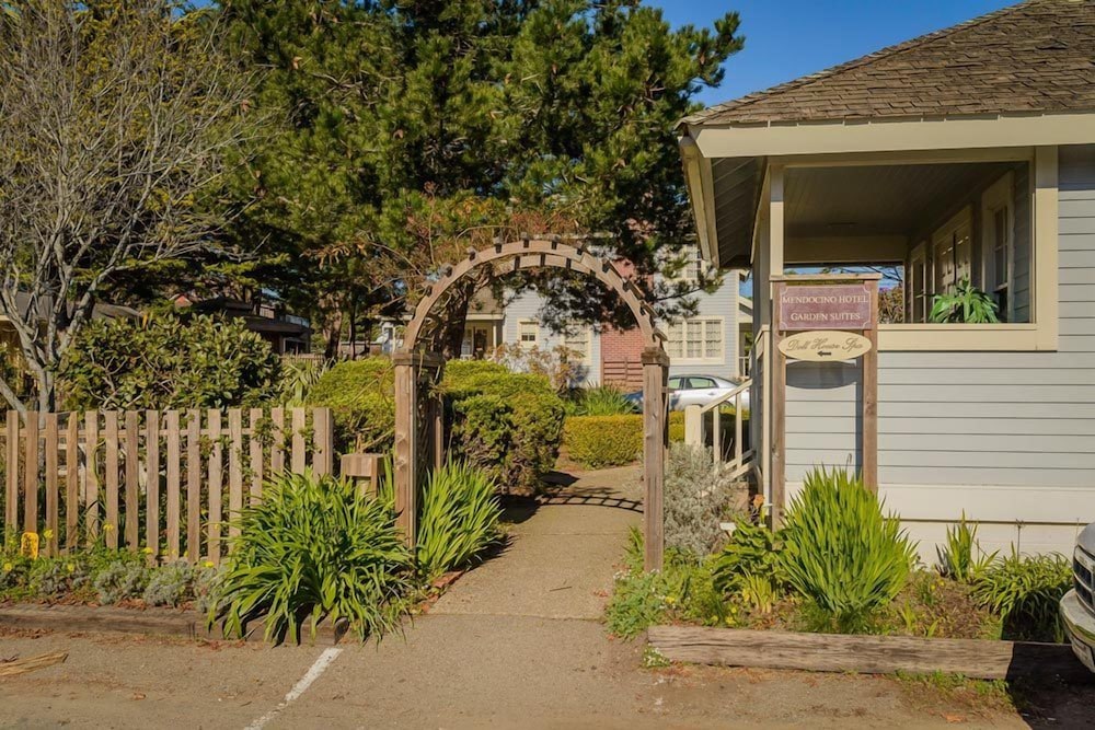 Фото The Mendocino Hotel and Garden Suites