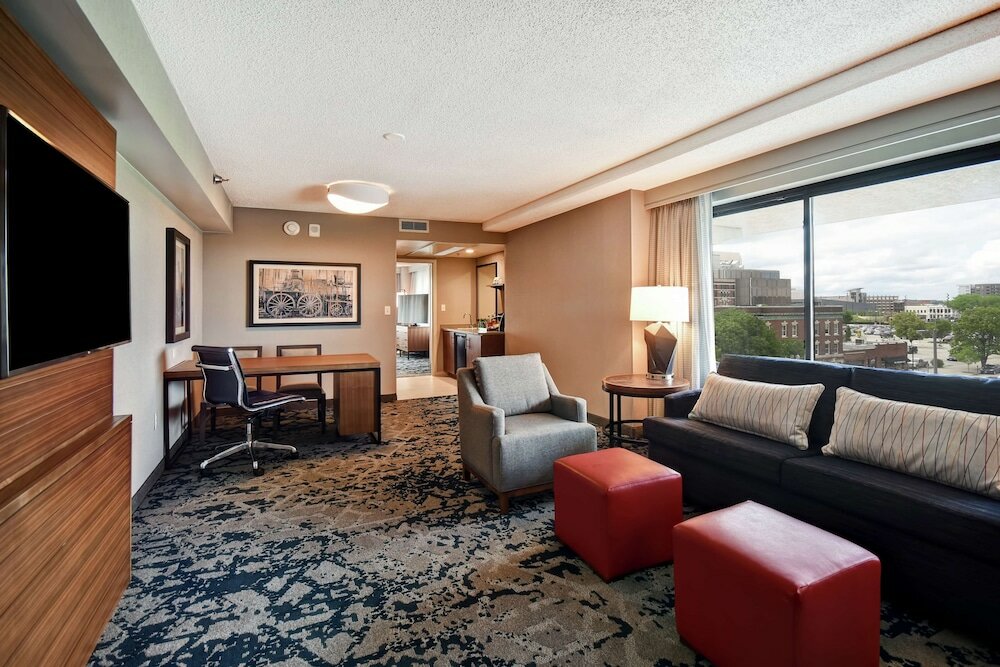 Фото Embassy Suites Omaha - Downtown/Old Market