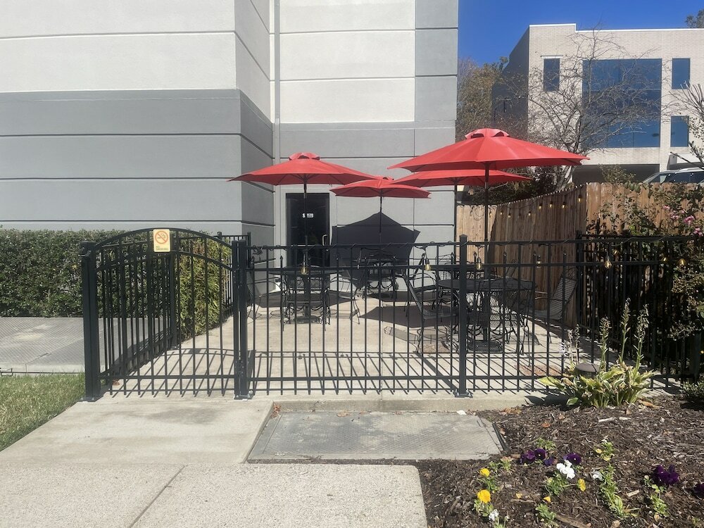 Фото Brentwood Suites