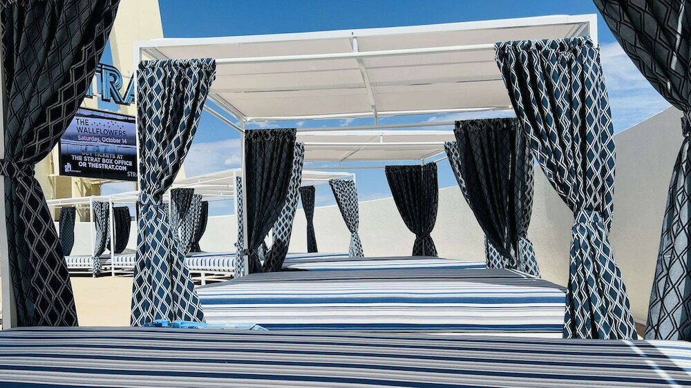 Фото The Strat Hotel, Casino & Tower