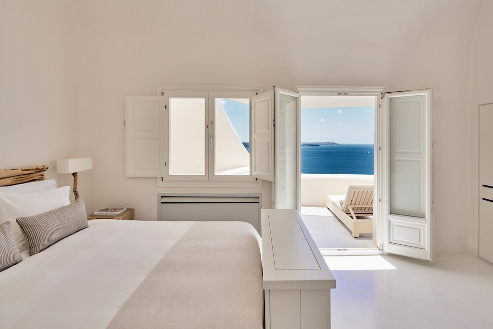 Фото Mystique, a Luxury Collection Hotel, Santorini