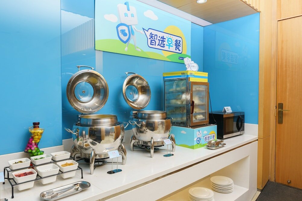 Фото Holiday Inn Express Dalian City Center