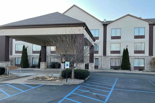 Гостиница Days Inn & Suites by Wyndham Onalaska/La Crosse