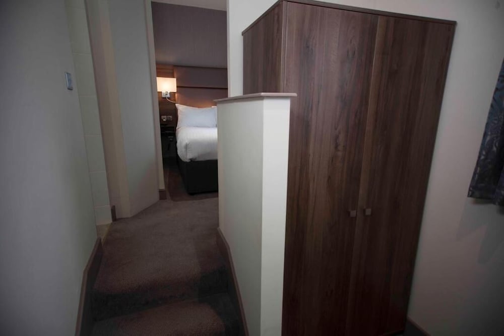 Фото Best Western Chilworth Manor Hotel