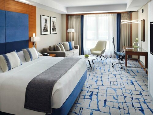 Гостиница Mövenpick Hotel & Apartments Bur Dubai в Дубае
