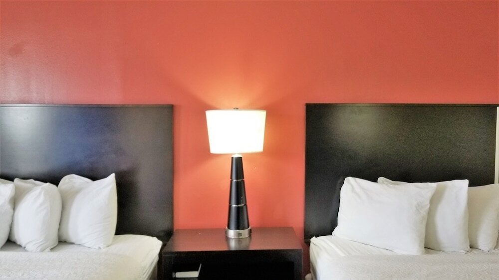 Фото Travelodge by Wyndham Richmond In