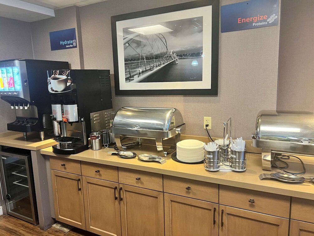 Фото SureStay Plus Hotel by Best Western Tempe University