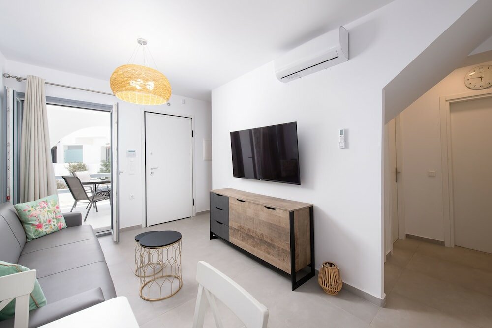 Фото Private Pool Holiday Home by Sunshine Place World