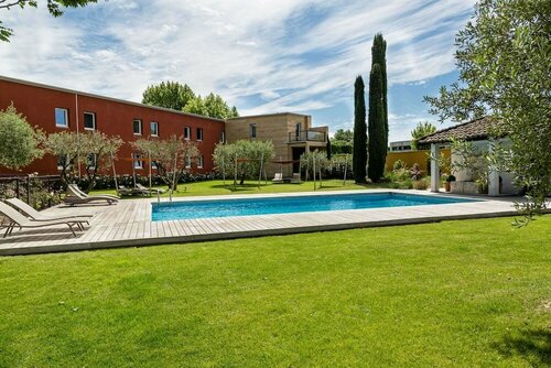 Внешний вид отеля Best Western Plus Le Lavarin в Авиньоне, фото 1