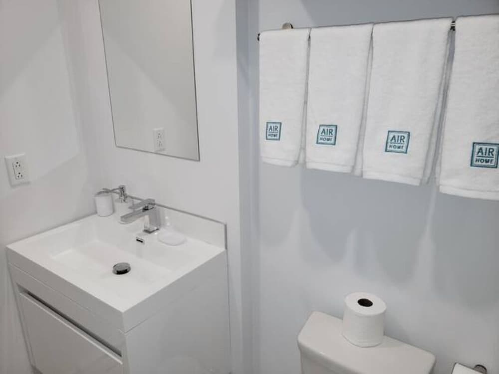 Фото 2001 AV. Beaconsfield