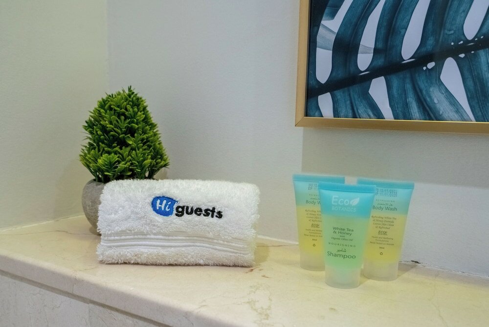 Фото Th8 Palm Dubai Beach Resort by IHG Dubai