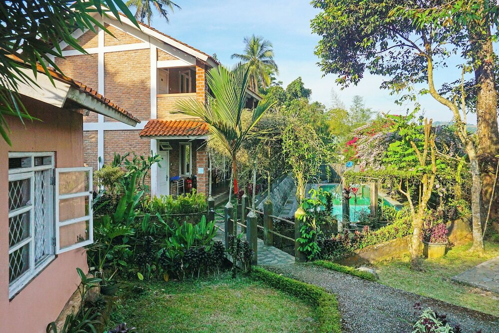 Фото Capital O 92836 Villa Kampoeng Katineung