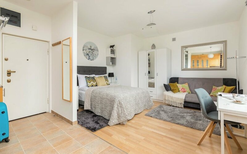 Гостиница Studio Al. Wyzwolenia 10 by Renters в Варшаве