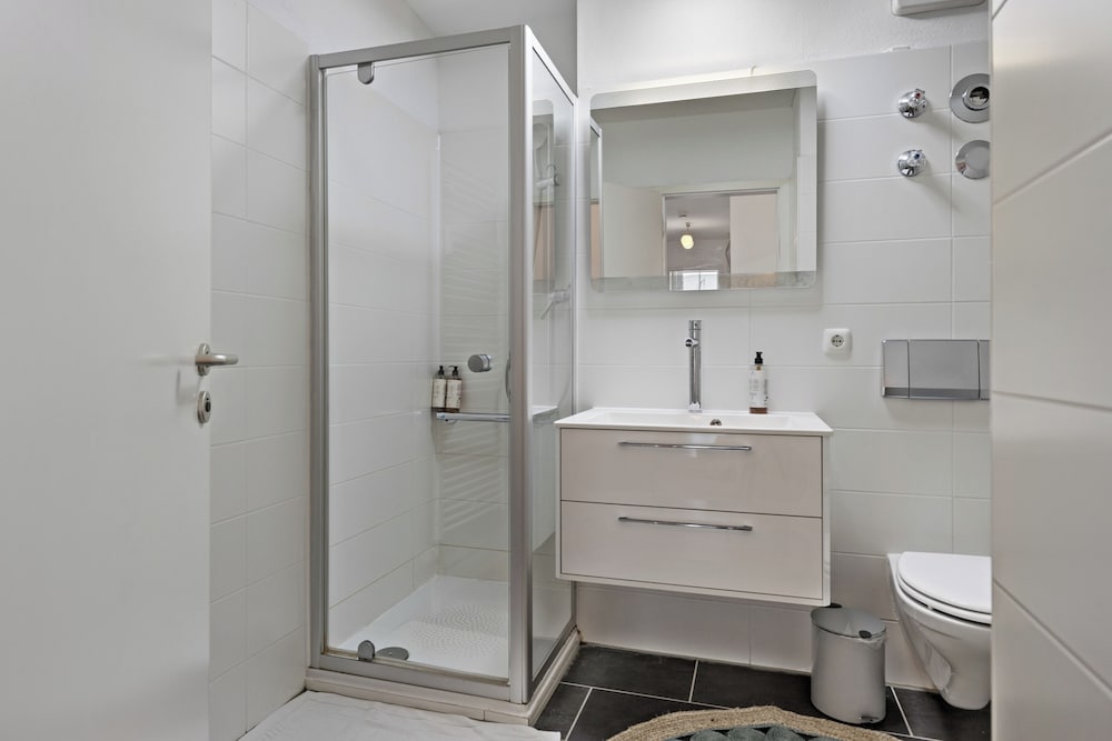 Фото Bright Augsburg Bismarckviertel