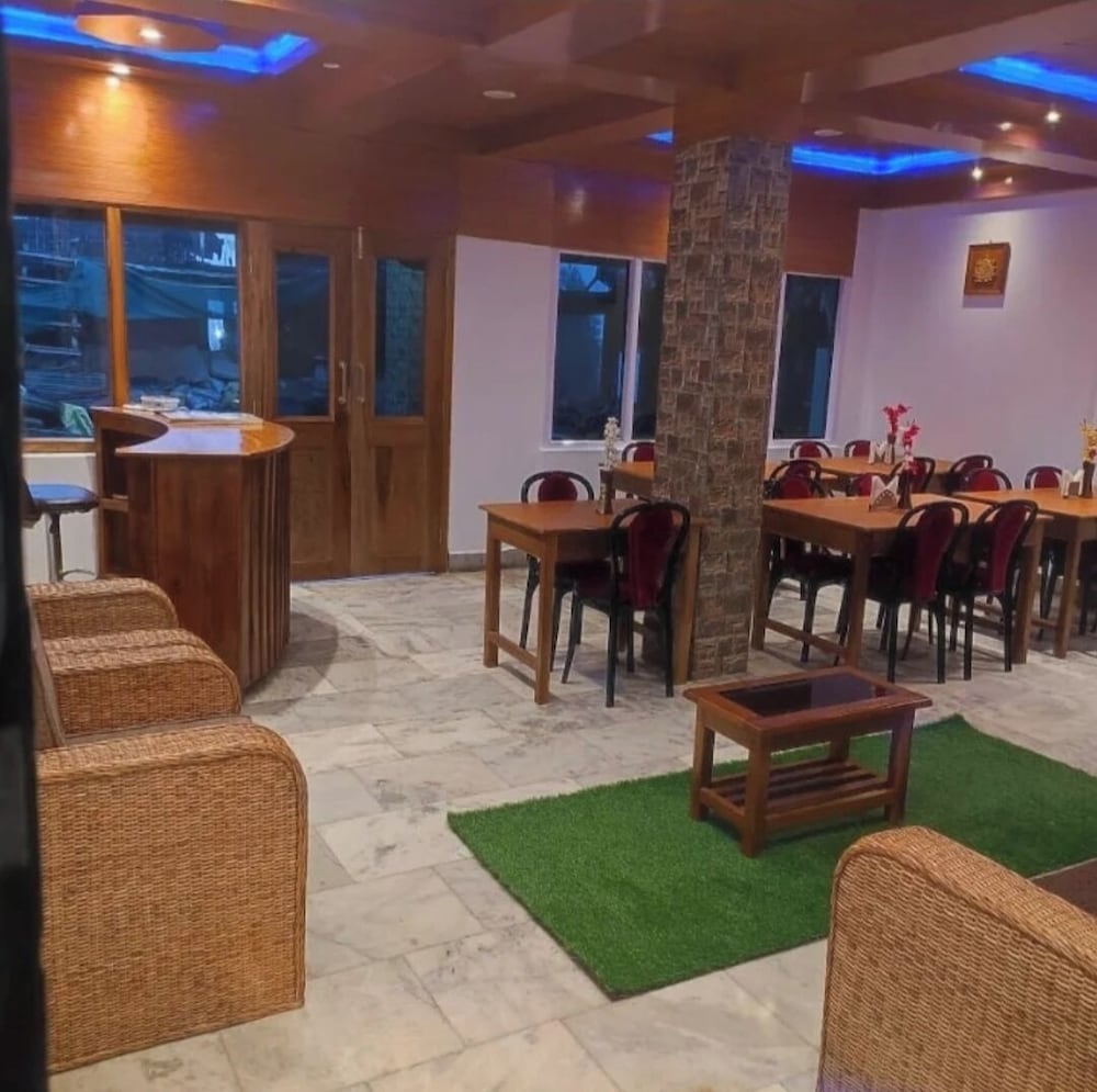 Фото Hotel Tawang Regency