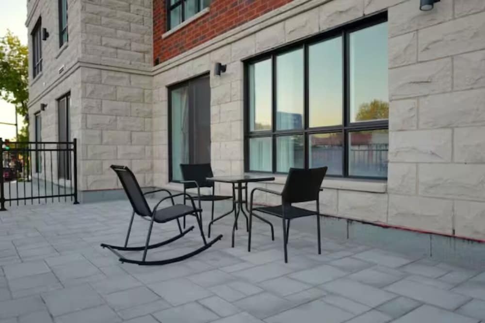 Фото 2001 AV. Beaconsfield