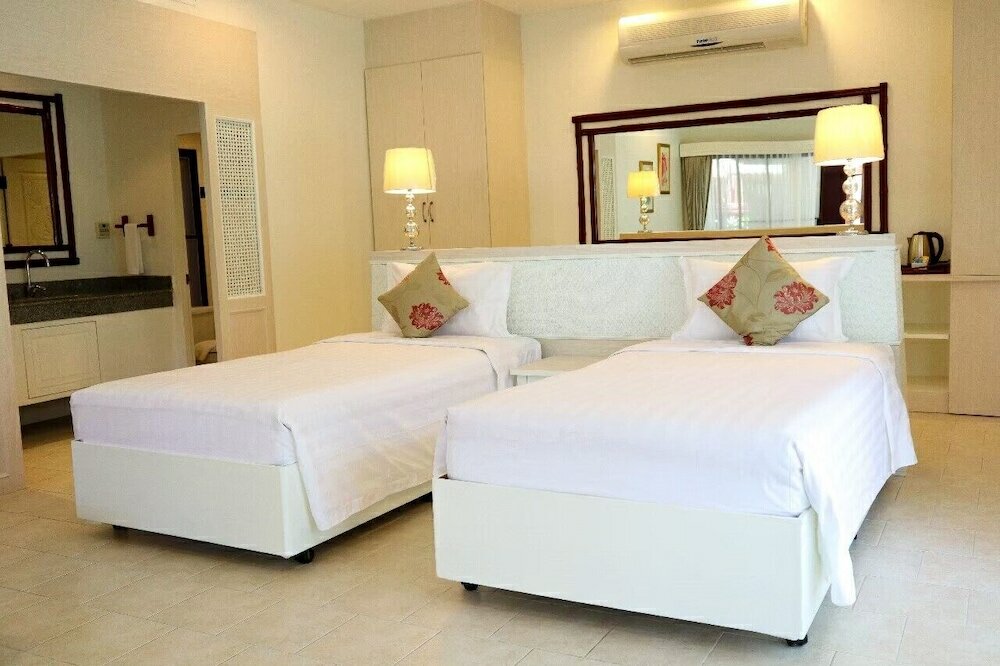 Фото Villa Raya Private Pool Villas Resort