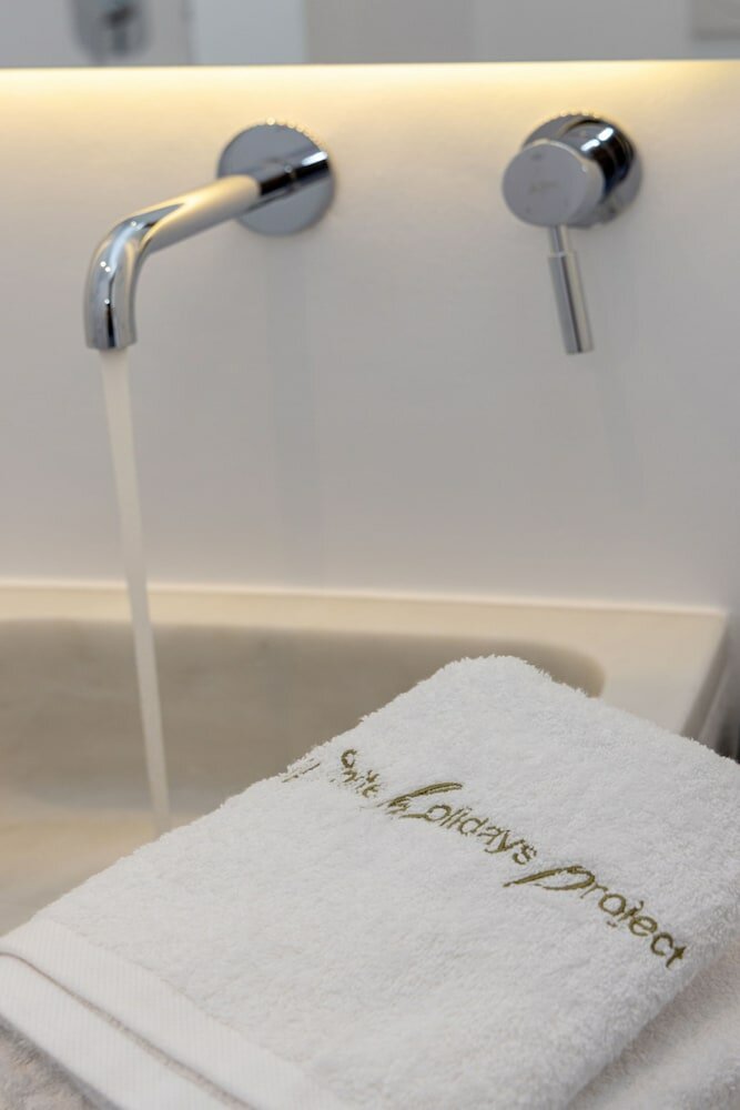 Фото White Holidays Project