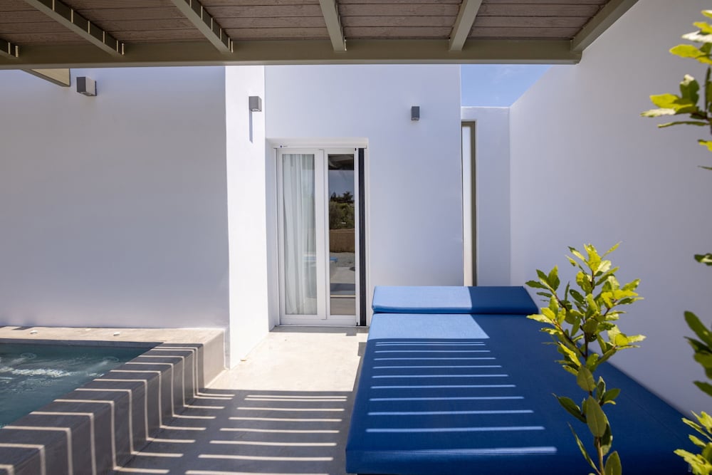 Фото White Holidays Project