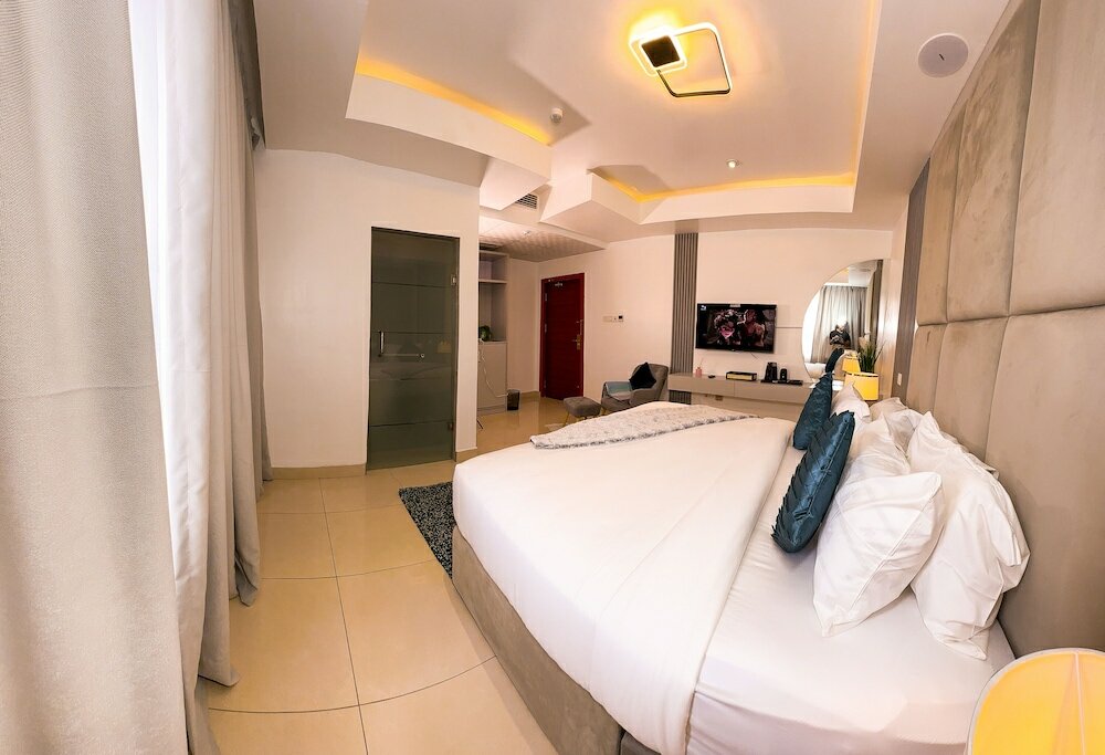 Фото The Gibs Hotel