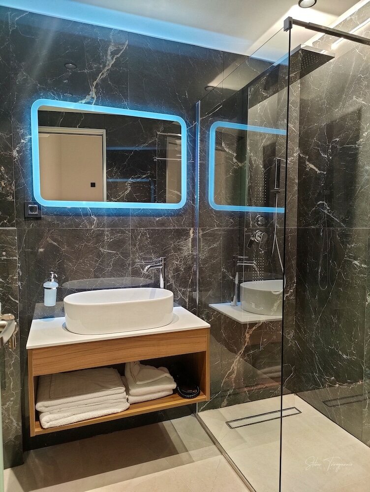 Фото City Hill Luxury apartments