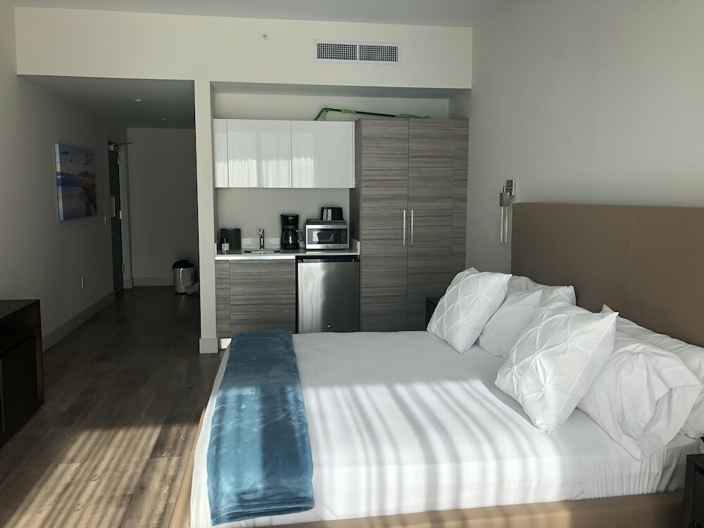 Фото Costa Hollywood Beach Studios