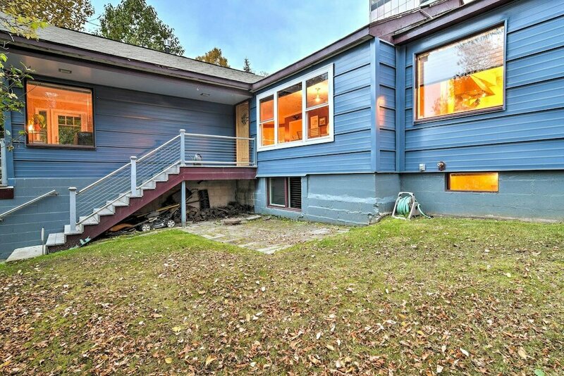 Гостиница Downtown Anchorage Home, 1 Block to Coastal Trail! в Анкоридже