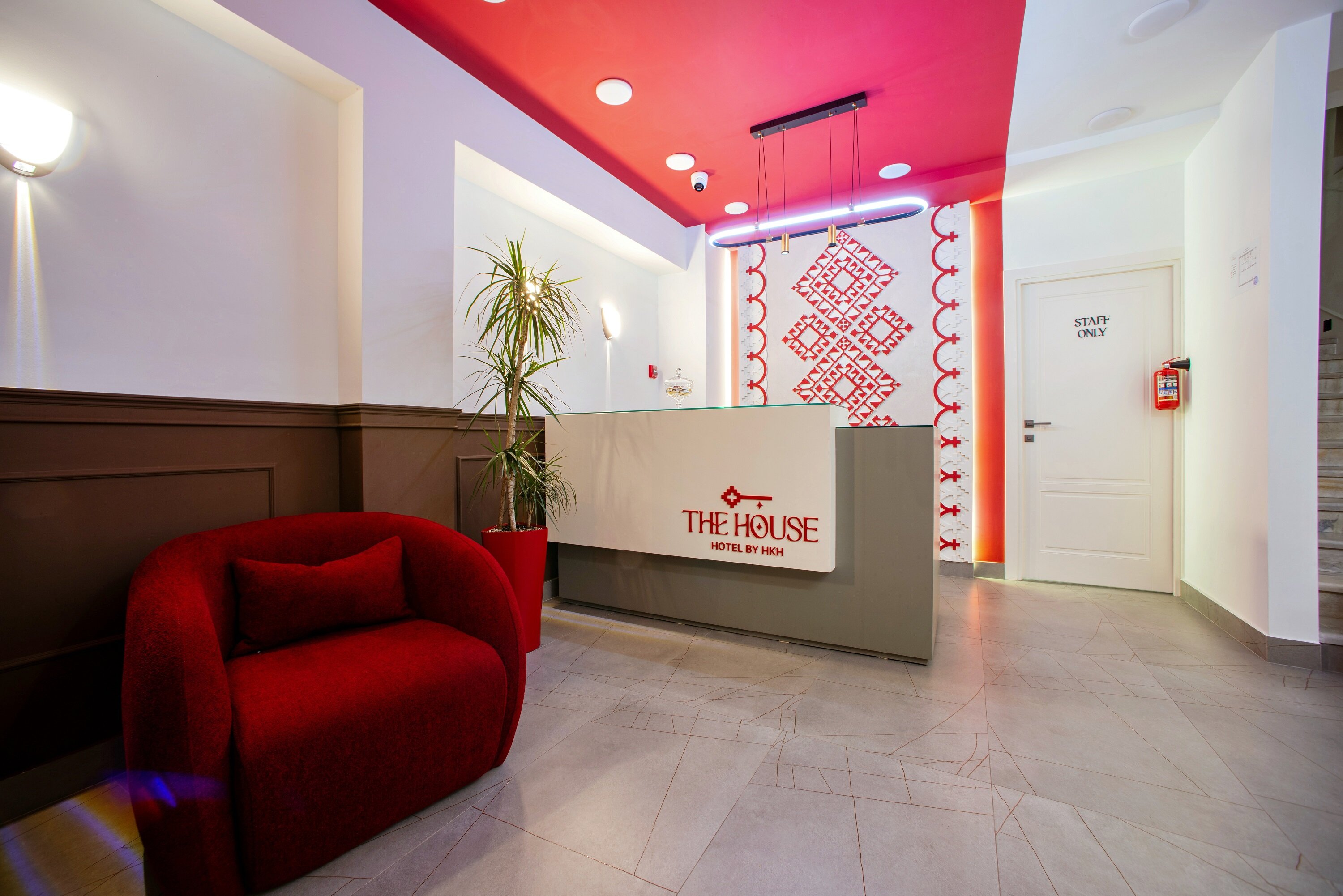 Фото The House Hotel