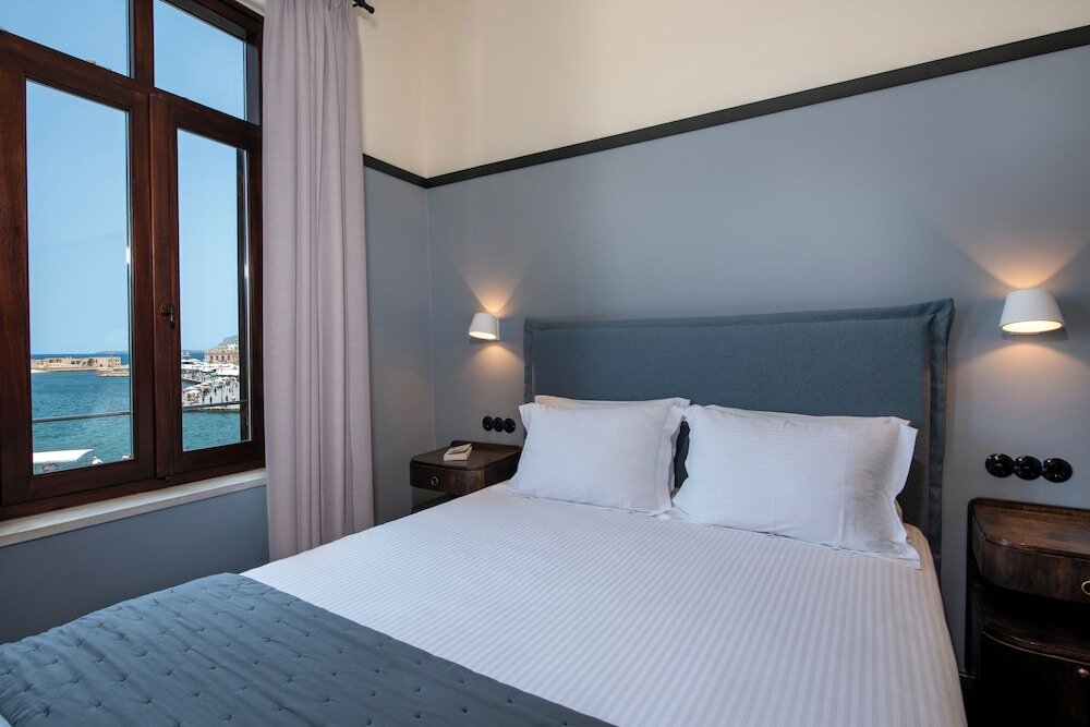 Фото Mosaic Venetian Harbour Suites