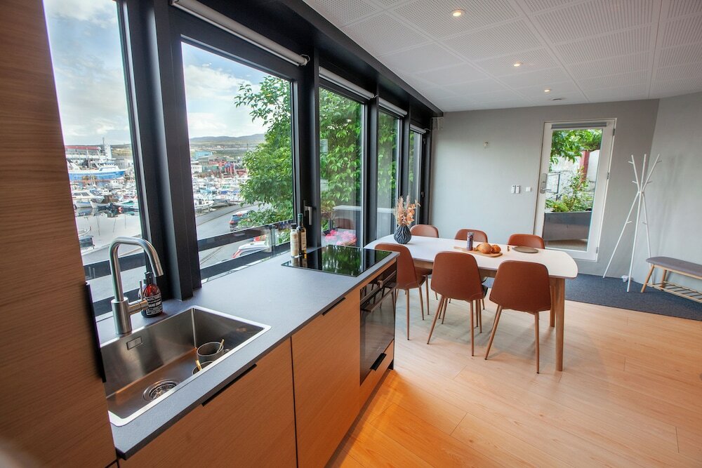 Фото Stunning Marina View - Brand New - City Center