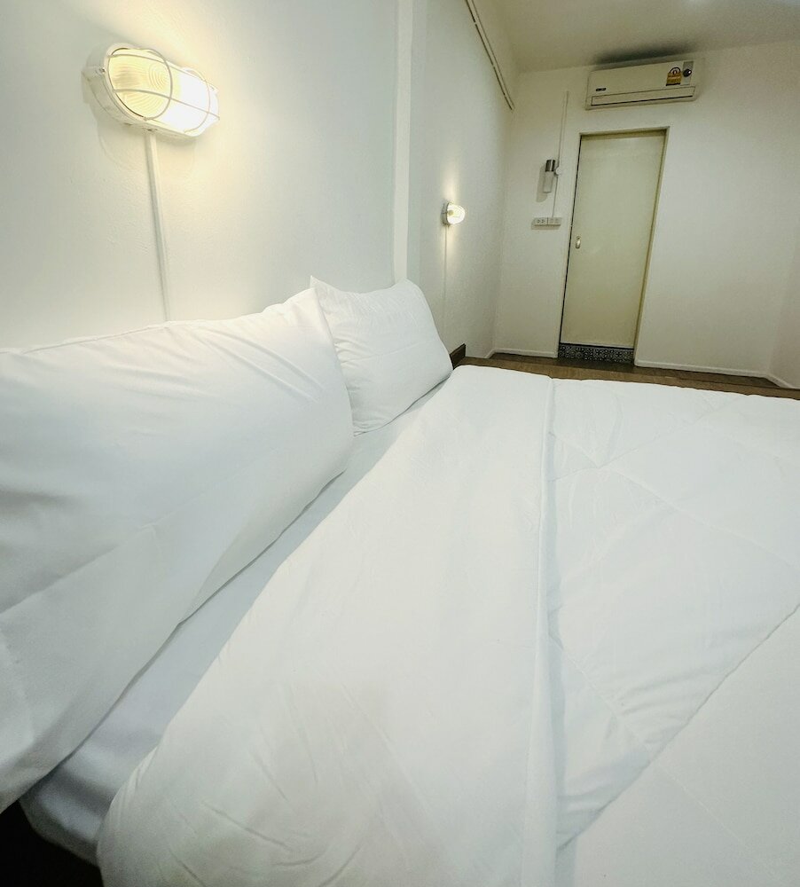 Фото Piccolo Sukhumvit Hostel