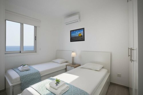 Гостиница Mackenzie Zoe Seafront Suite в Ларнаке