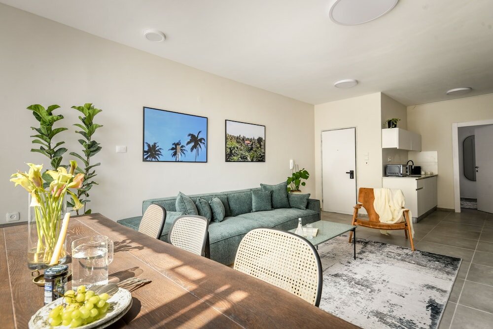 Фото Spacious & Bright 3br Apt with City View