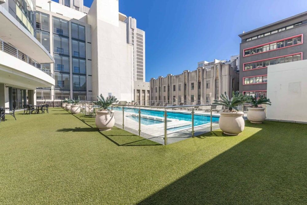 Фото Warm and Modern 1bd Apt in Cbd