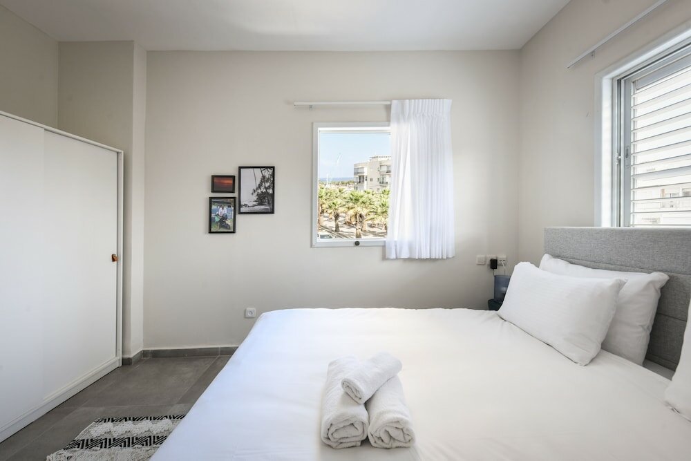 Фото Spacious & Bright 3br Apt with City View