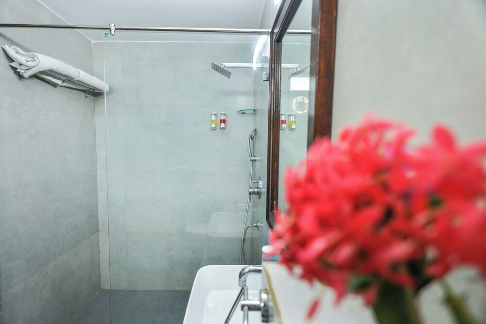 Фото Lake View Hotel Revaas