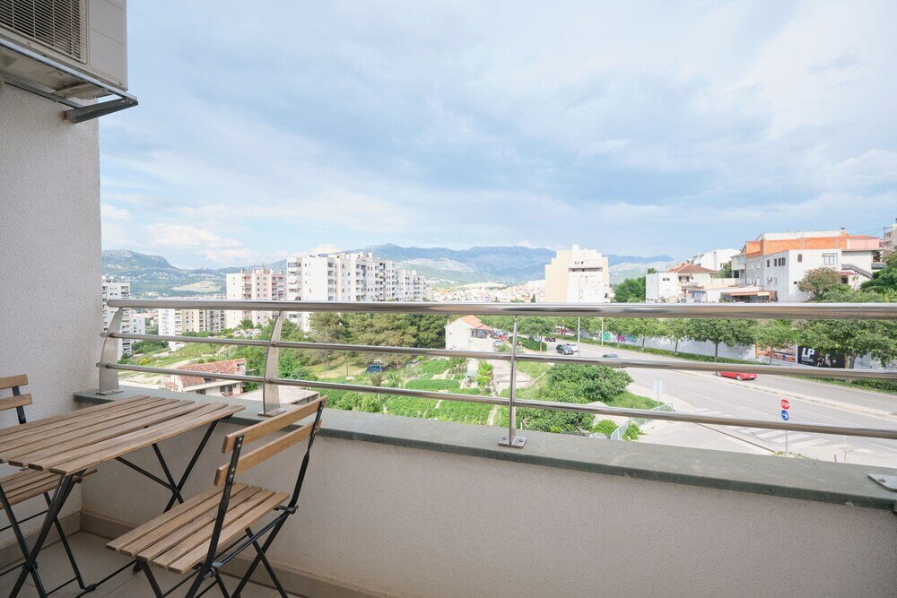 Фото Modern City Apartment