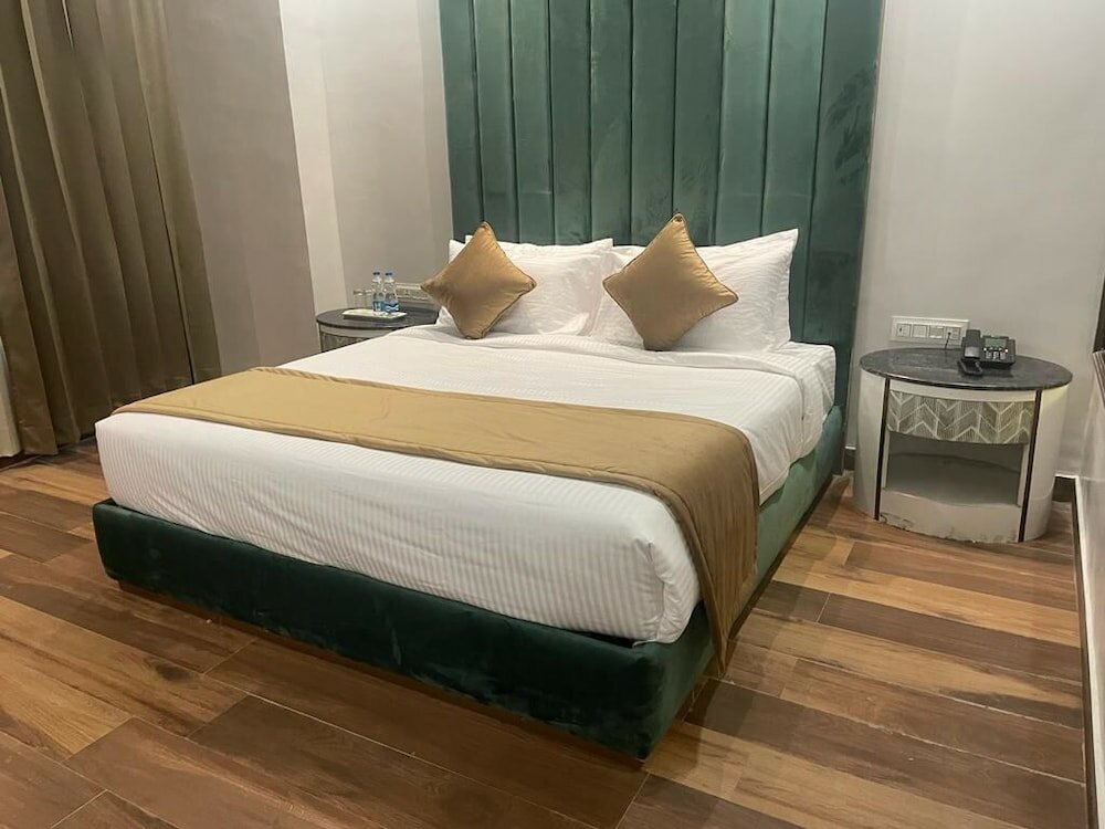 Фото The Signate Royale