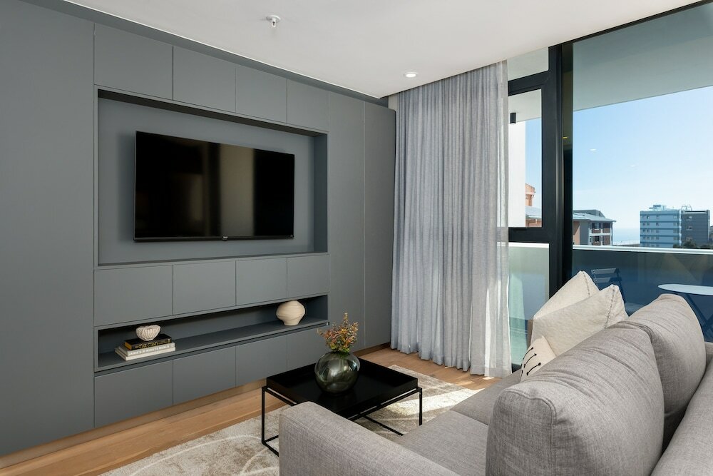 Фото The Avant 303