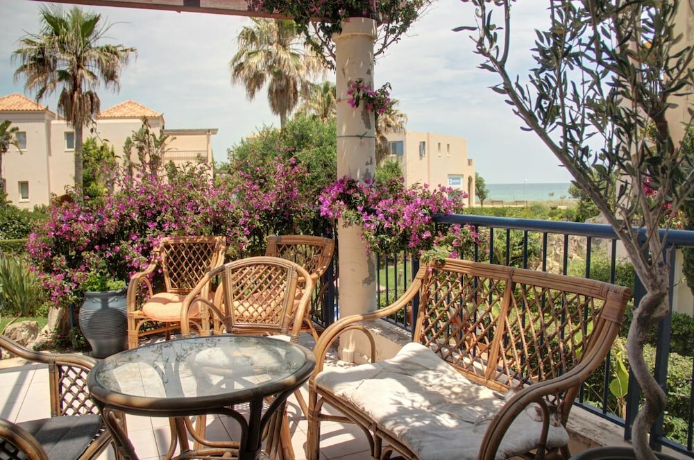 Фото 1 Bedroom Apartment on Beach Elias Upper